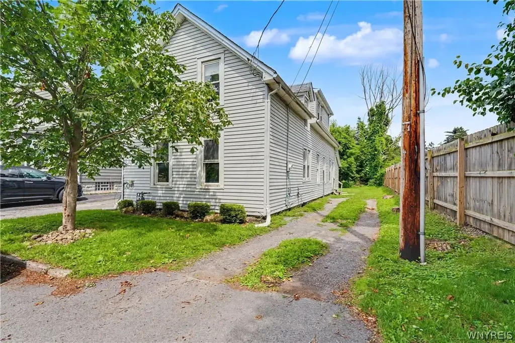 36 Temple Place, Aurora