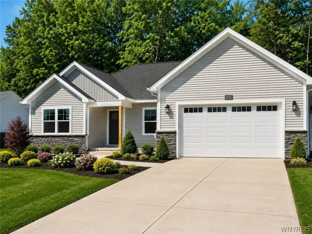 6515 Burke Road, Hamburg