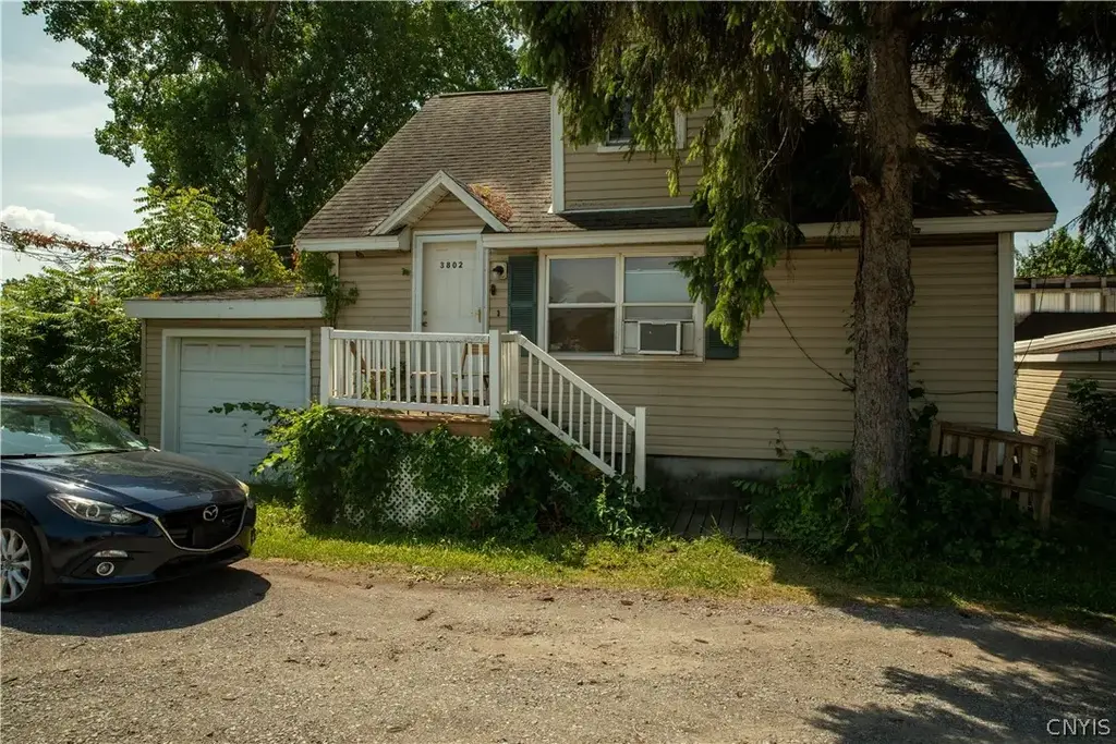 3728 New Court Avenue, Salina