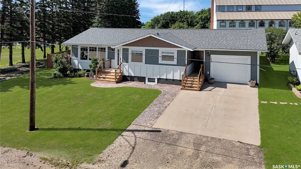 303 3rd Avenue E, Debden