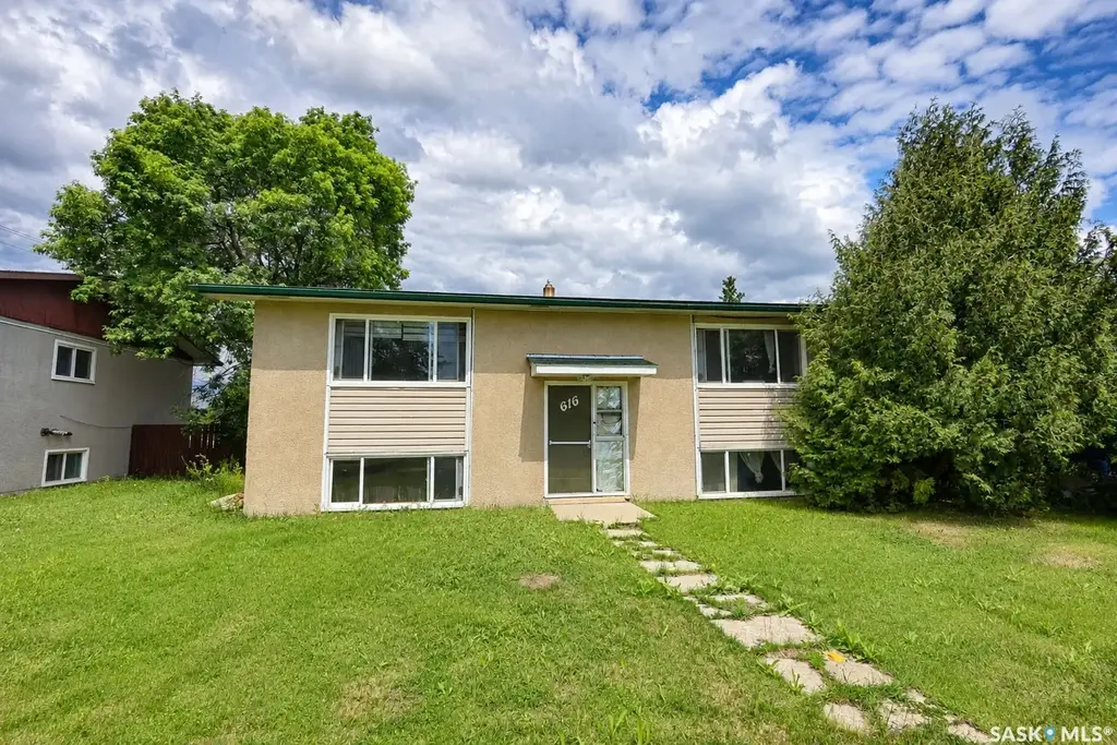 616 28th Street E, Prince Albert