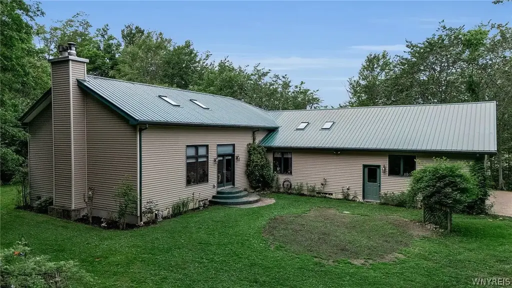 1589 Bailey Road, Bennington