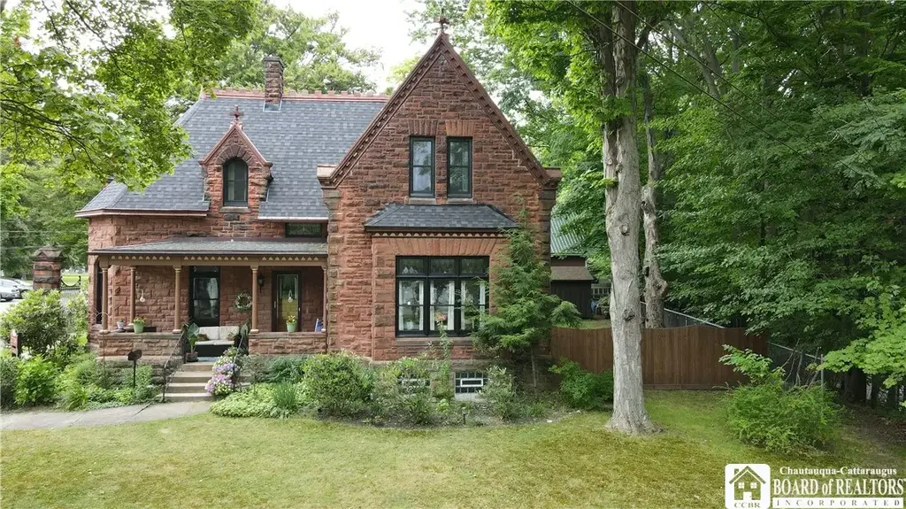 55 Lambert Avenue, Pomfret
