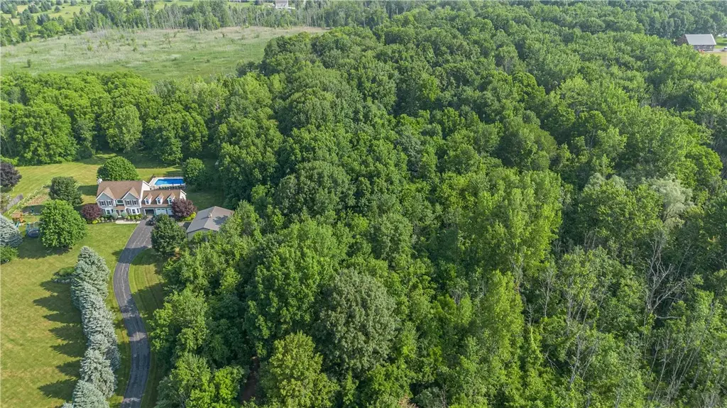 2120 Whitney Road E, Perinton