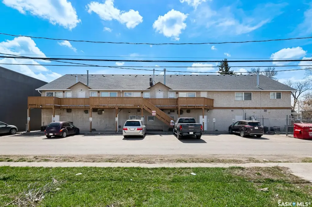 4008 Dewdney Avenue, Regina