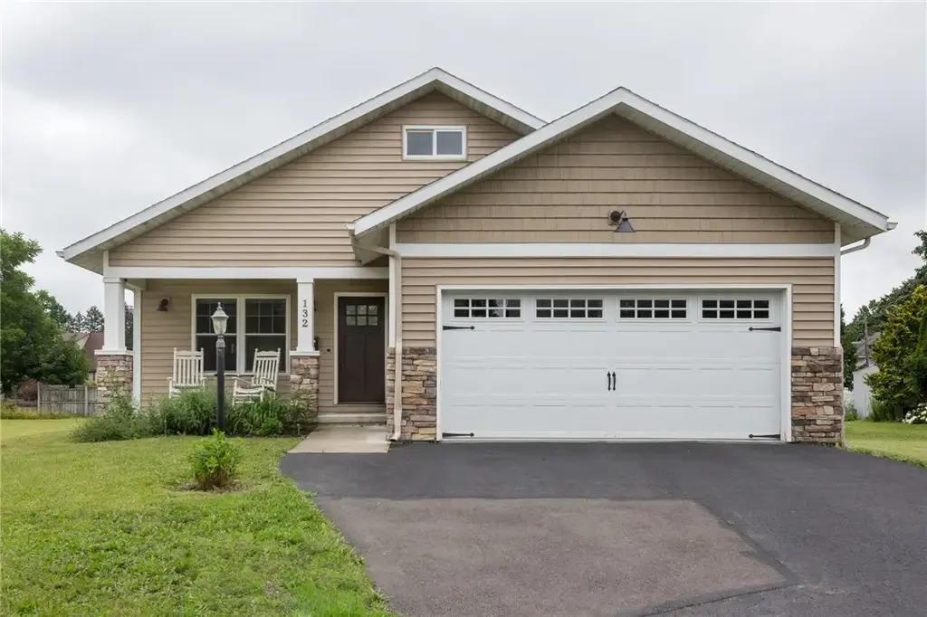132 W Mccanns Boulevard, Elmira