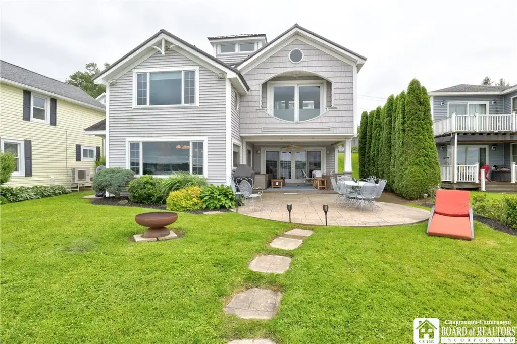 140 W Summit Street, Busti