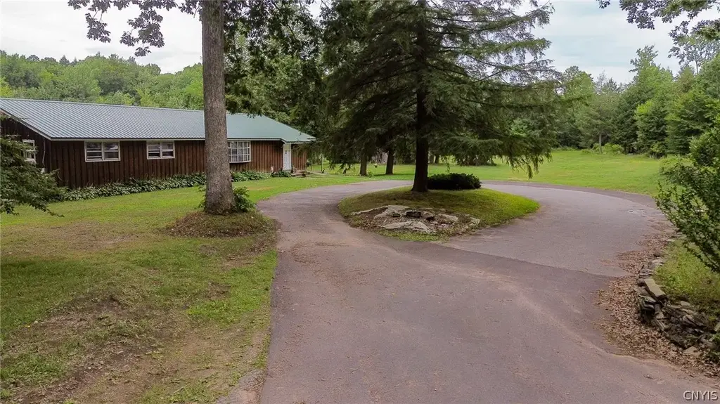 517 County Route 10, Schroeppel