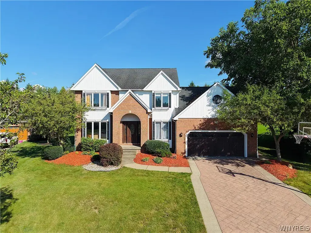 5545 Country Club Lane, Hamburg