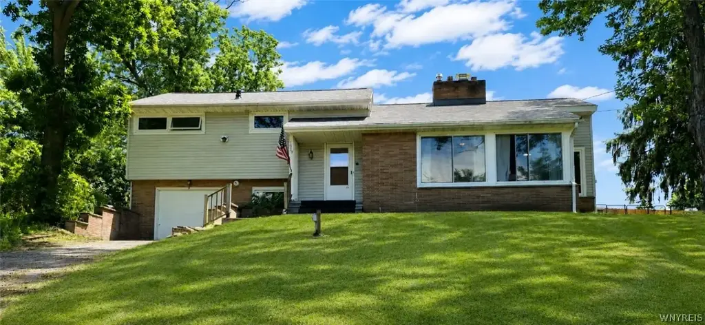 4429 Lake Avenue, Lockport Town