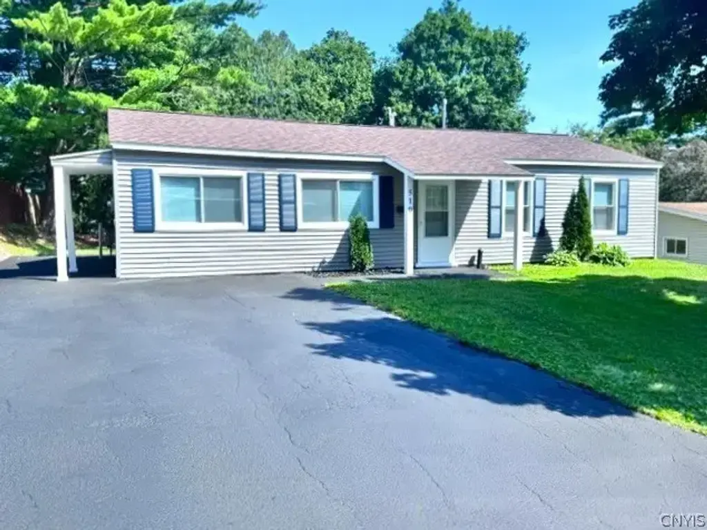 510 Deerwood Road, Utica