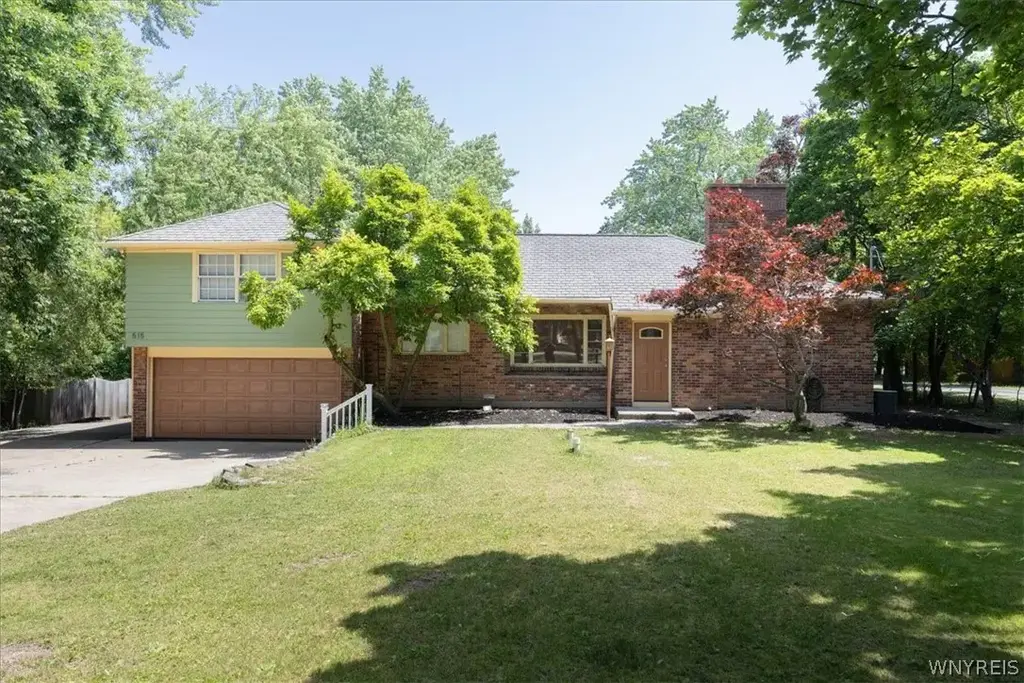 515 N Forest Road, Amherst