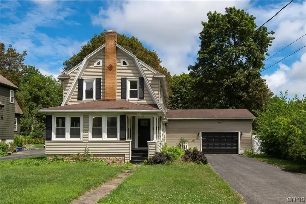 111 Charing Road, DeWitt