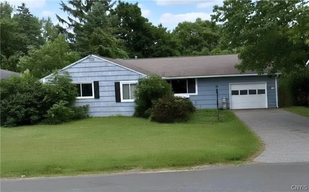 105 Haddonfield Place, DeWitt