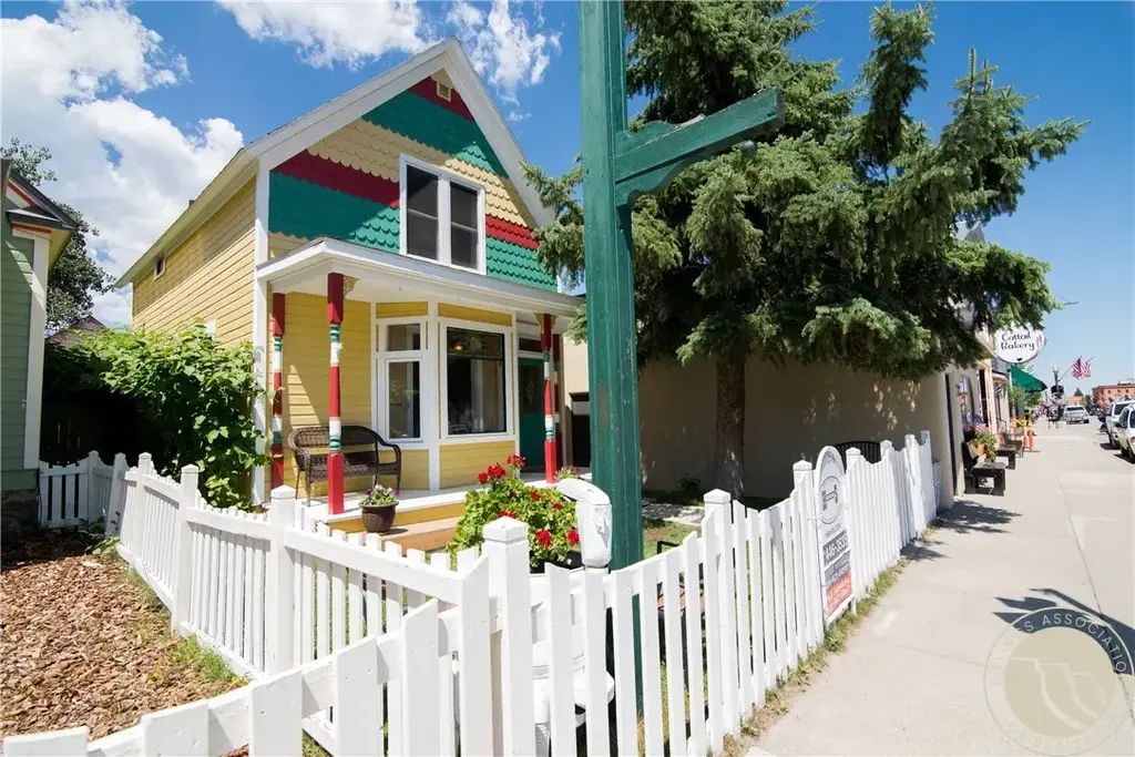 215 Broadway Avenue S, Red Lodge
