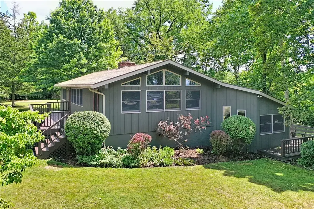 556 Main Street, Ledyard