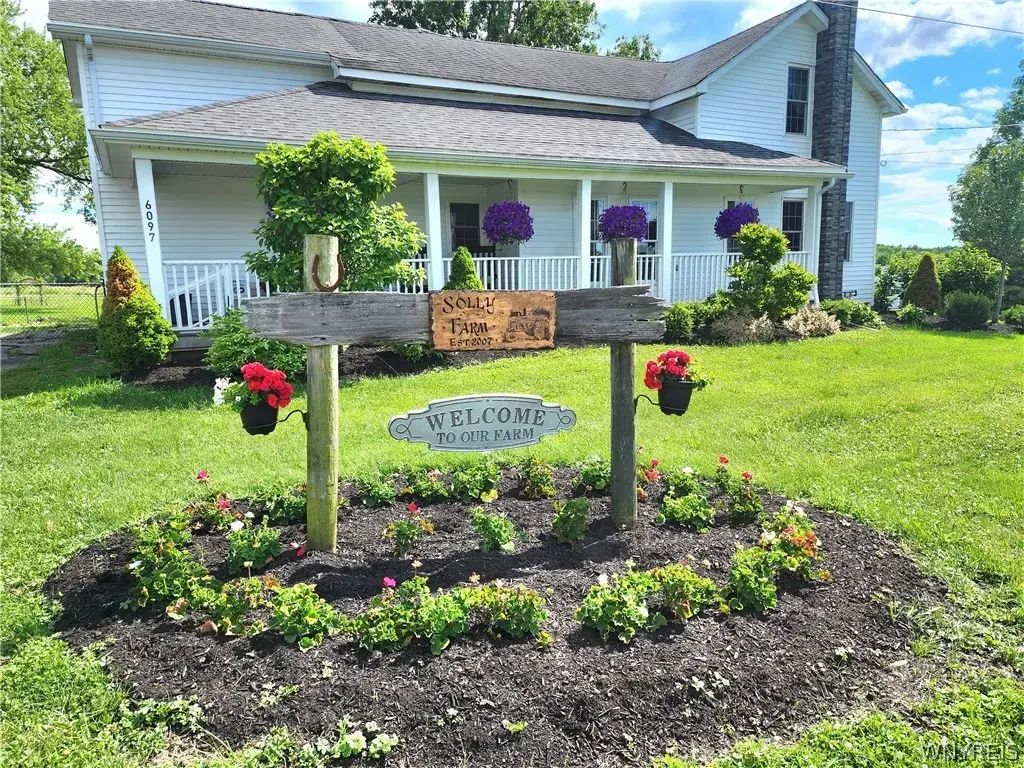 6097 Seufert Road, Orchard Park