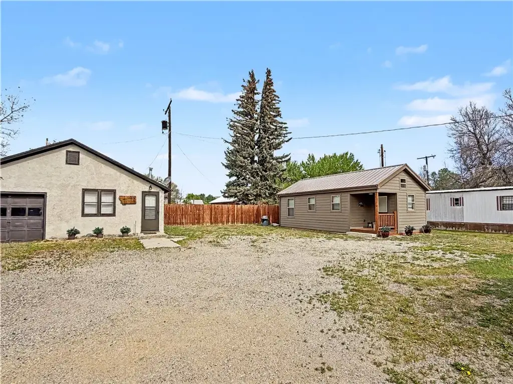 12, 14, 16, 18 Montana Avenue, Absarokee