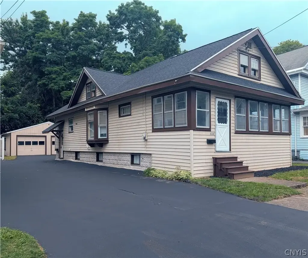 105 Peck Avenue, Syracuse