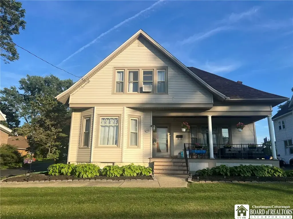 293 E Main Street, Pomfret