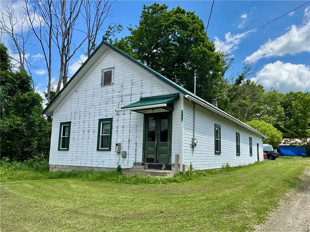 15522 State Route 8, Masonville