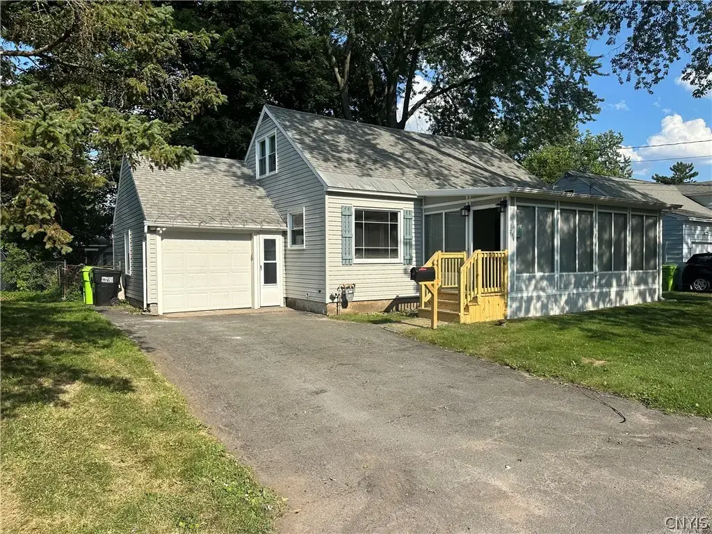 216 Crestwood Drive, Salina