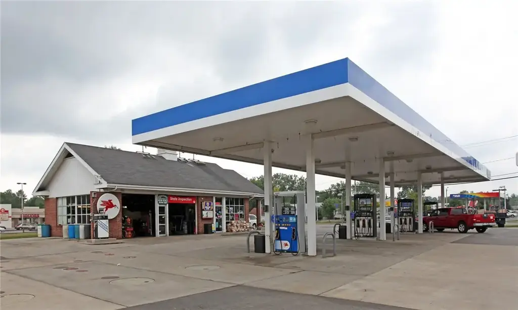 3005 Niagara Falls Boulevard, Amherst