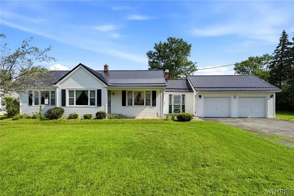 7304 Michael Road, Orchard Park
