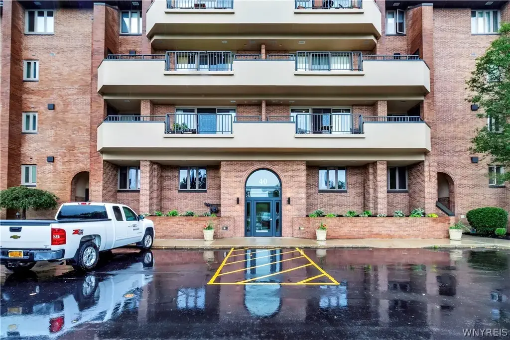 40 Waterfront Circle, Buffalo