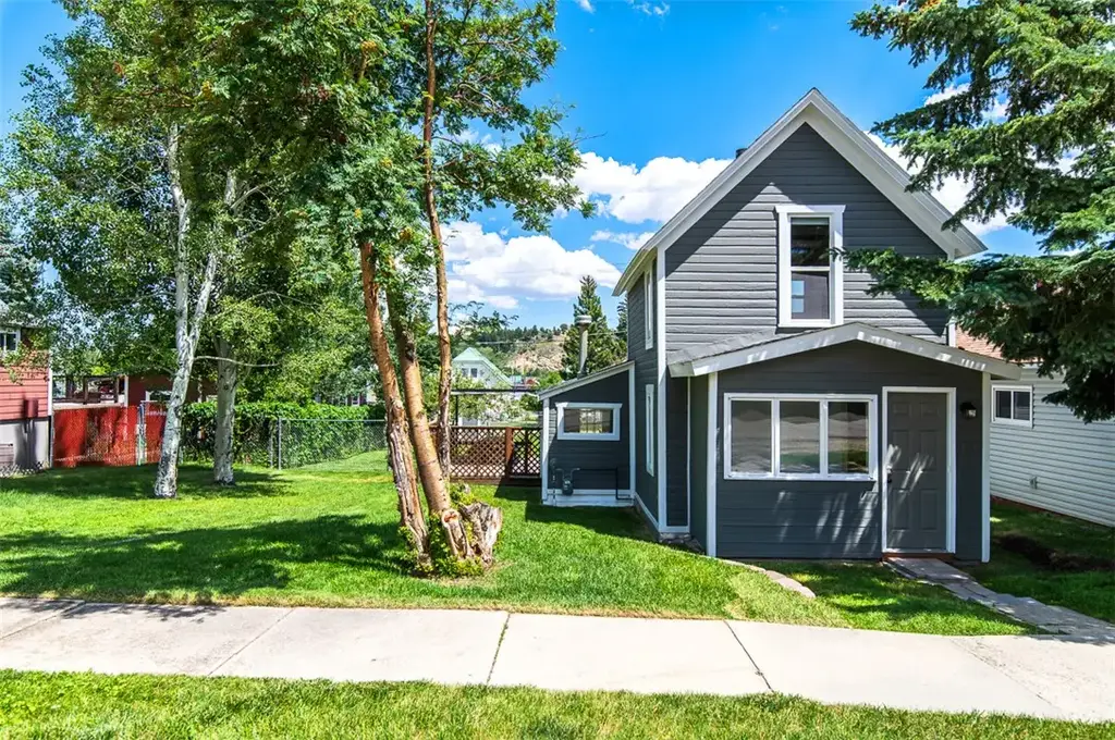 112 S Adams Avenue, Red Lodge