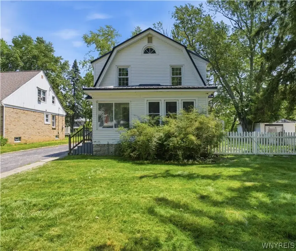 44 Arlington Road, Amherst