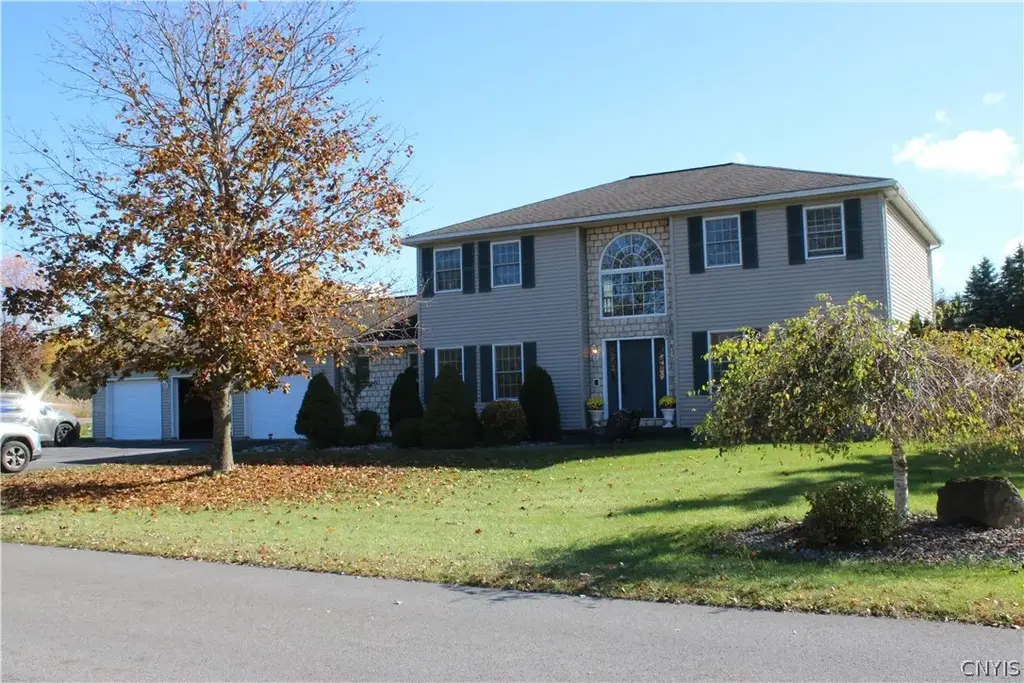 1 Higby Hills Drive, New Hartford