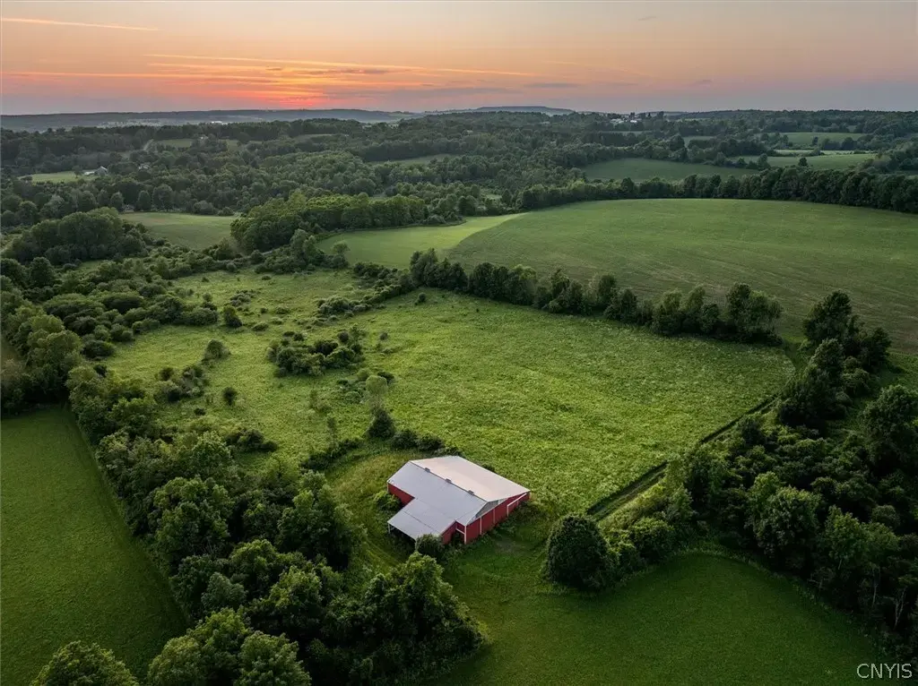 Lake Road, Columbia