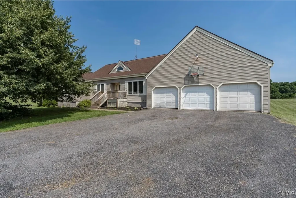 19707 Minkler Road, Adams
