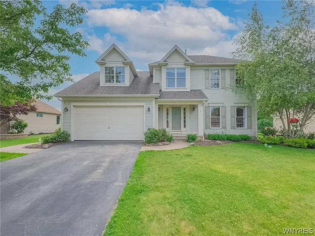 8 Sunset Creek Drive, West Seneca