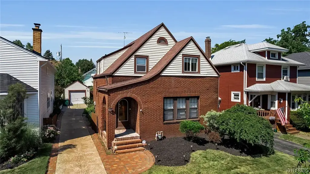 70 Radcliffe Road, Buffalo