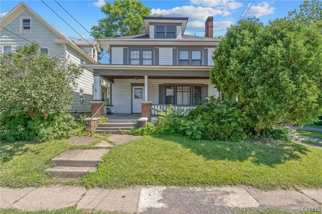 129 E Main Street, Waterloo