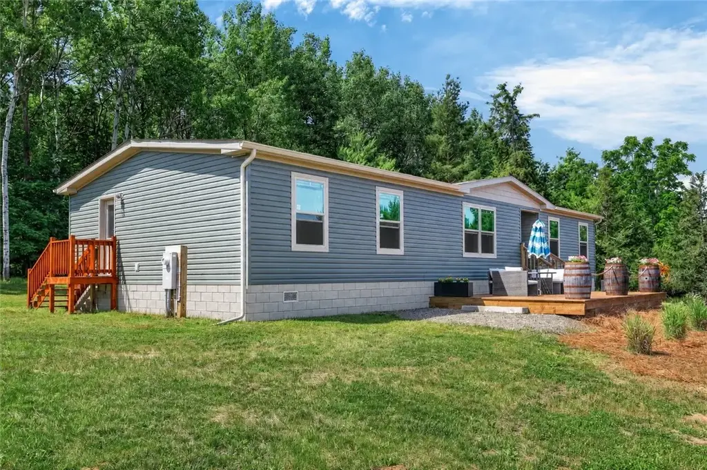 9286 Keuka Highland Dr, Wayne