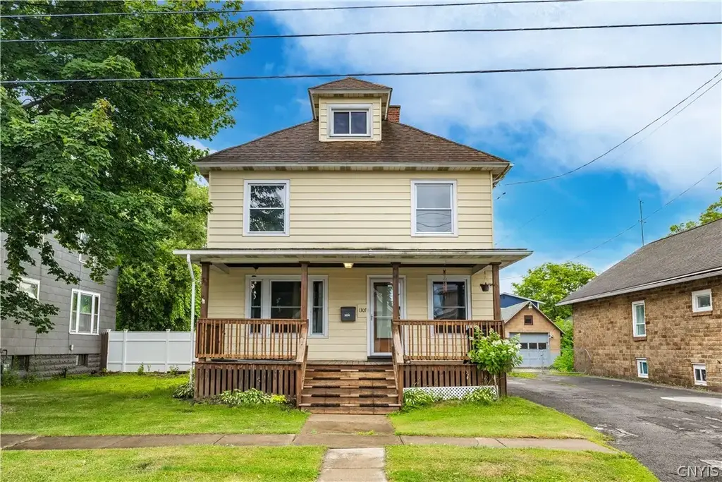 1307 Maple Street, Utica