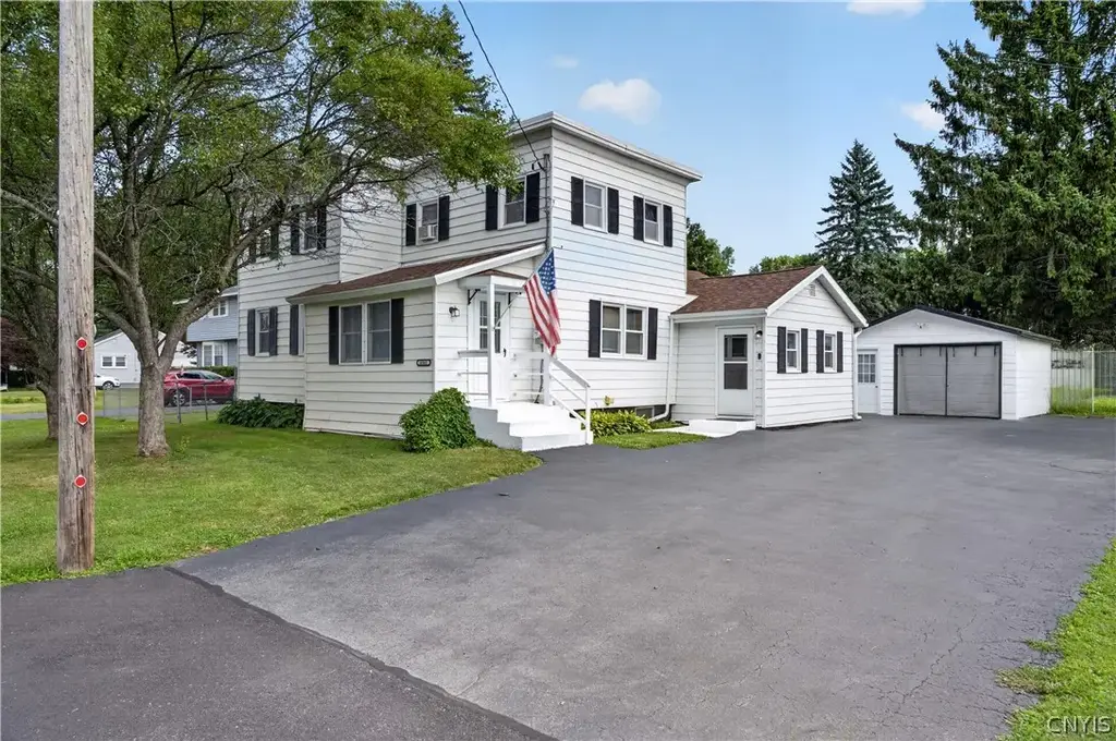 6368 Lakeshore Road, Cicero