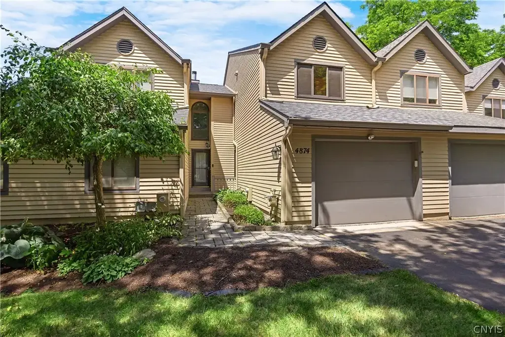 4874 Huntwood Path, Manlius