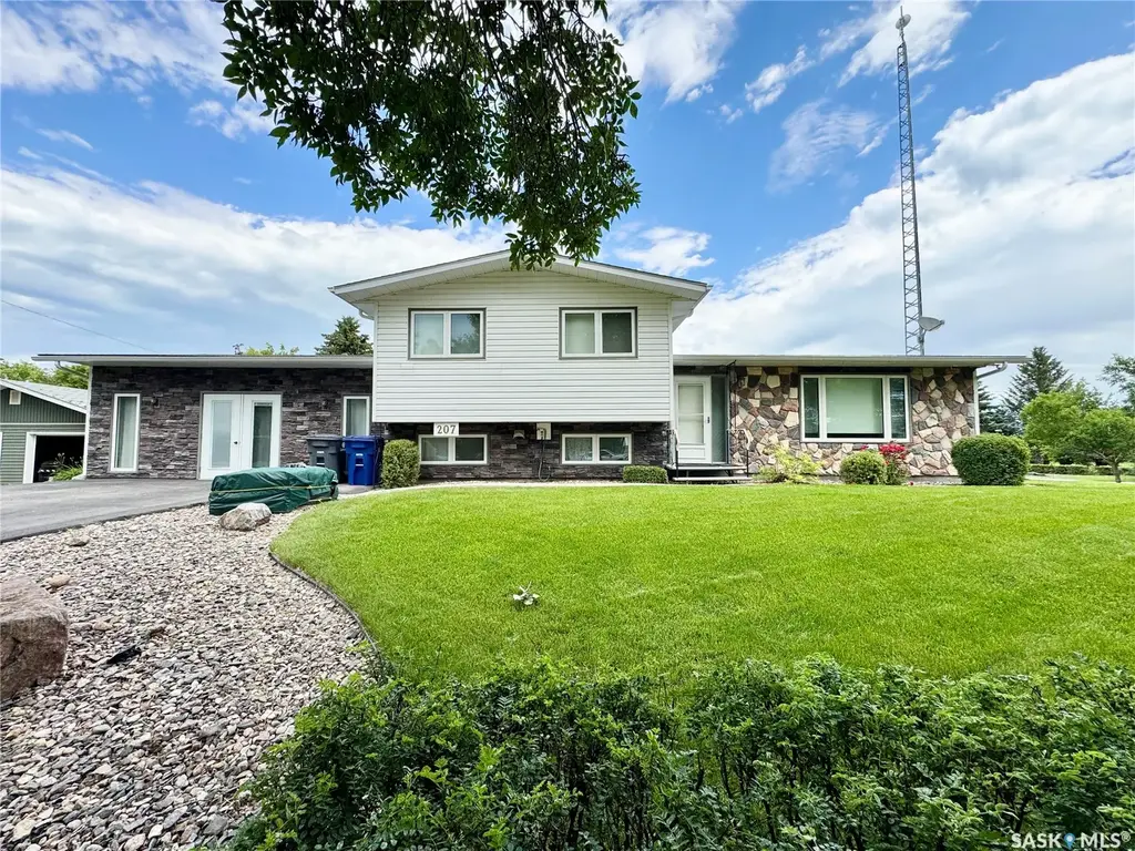 207 3rd Avenue E, Scott