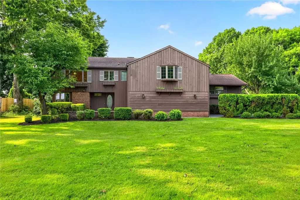 135 Orchard Park Boulevard, Irondequoit
