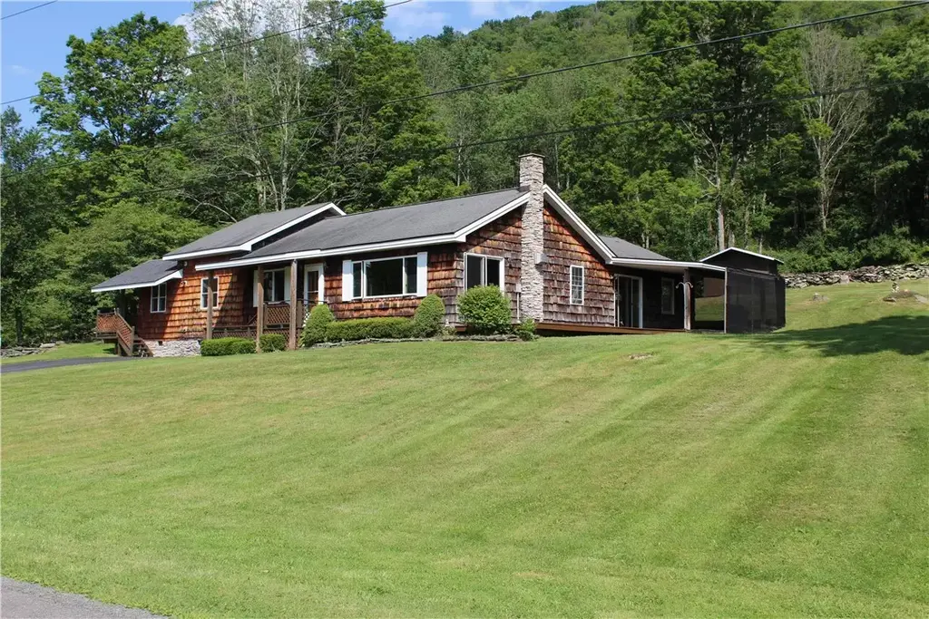 274 Crest Drive, Roxbury
