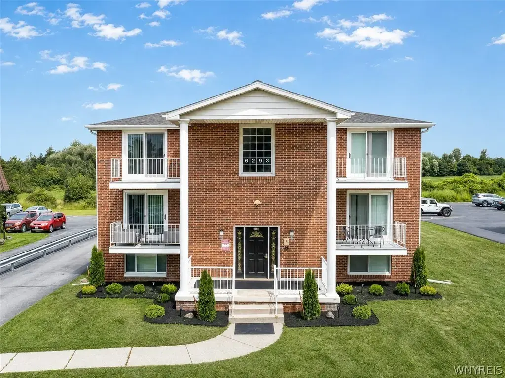 6293 Robinson Road, Lockport Town