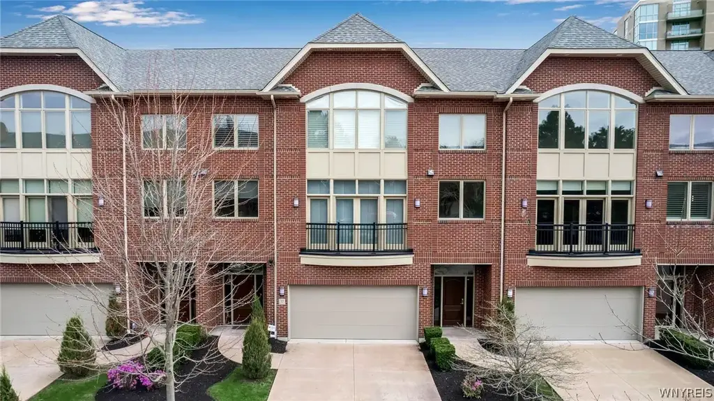 37 Ojibwa Circle, Buffalo