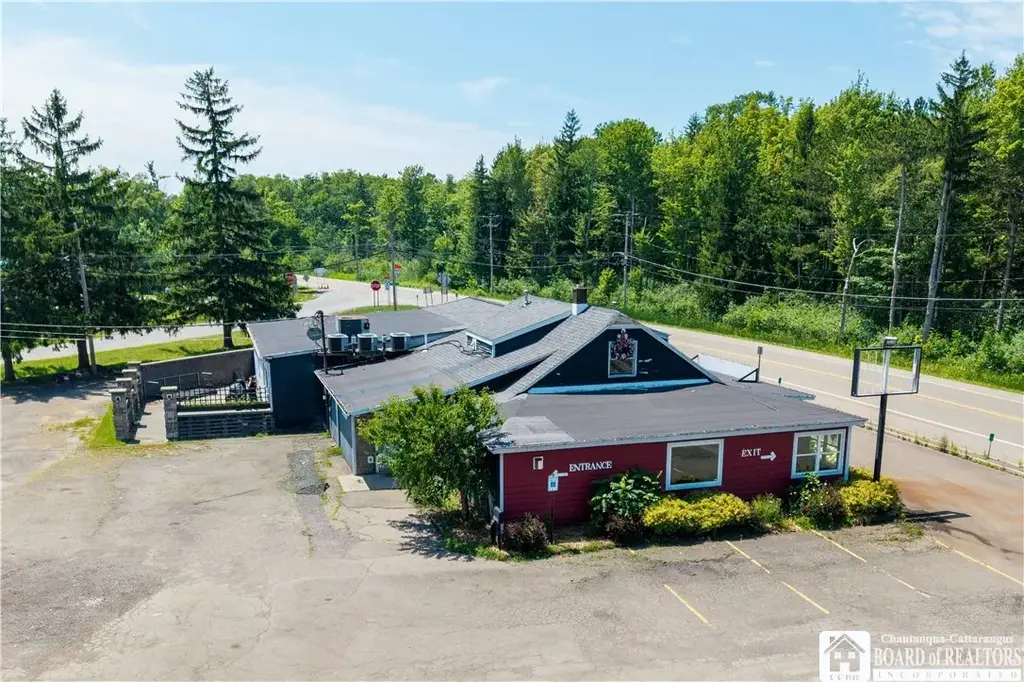 5377 W Lake Road, Pomfret