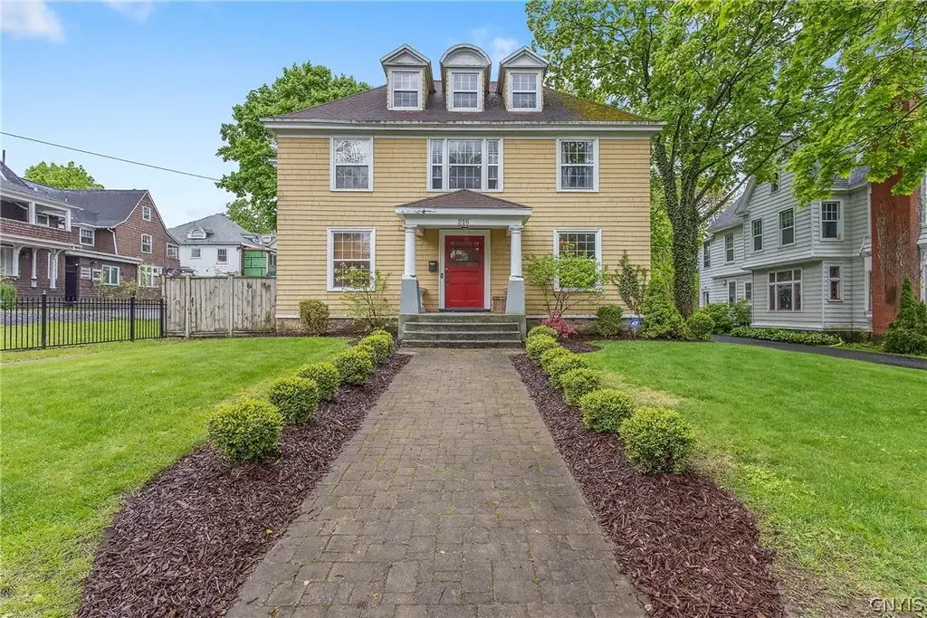 216 Highland Avenue, Syracuse
