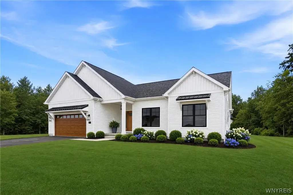 5693 Dorothy Circle, Clarence