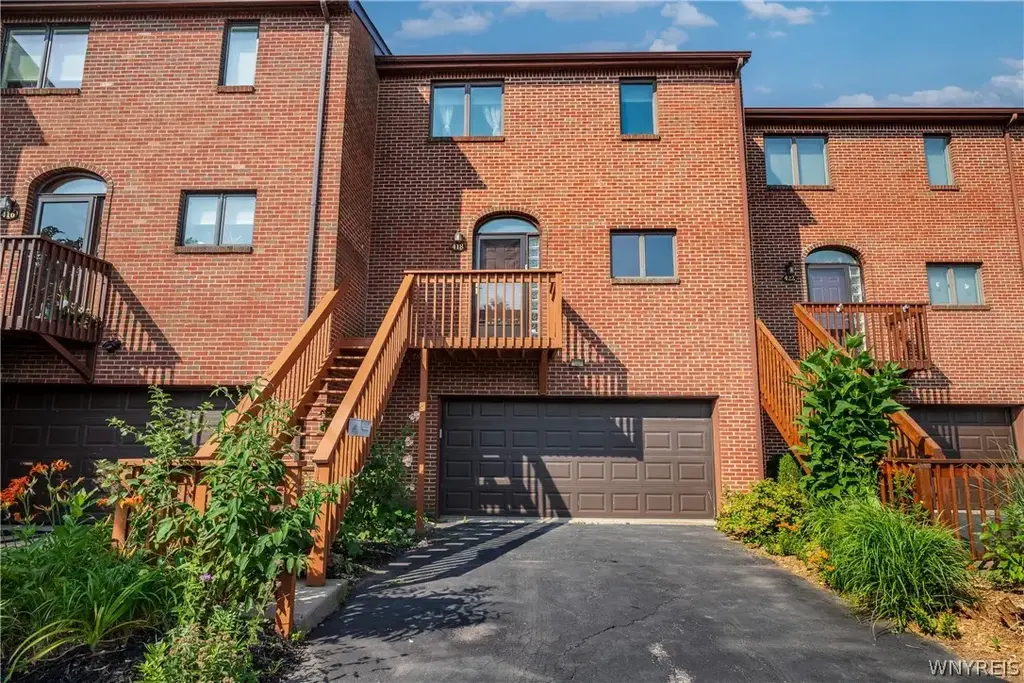 418 Lakefront Boulevard, Buffalo